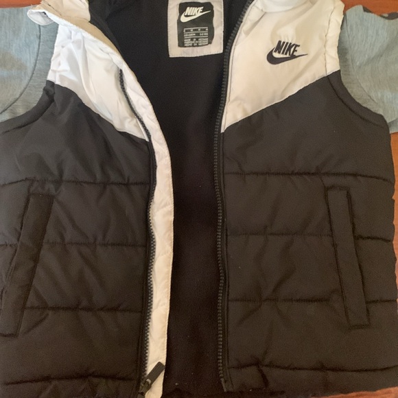 Boy’s Nike M 5-6 Puffer Vest Jacket. Good Condition! - Picture 6 of 6